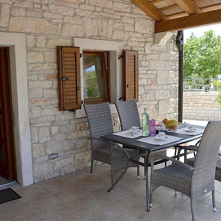 Holiday Home Mate Tinjan Номер фото