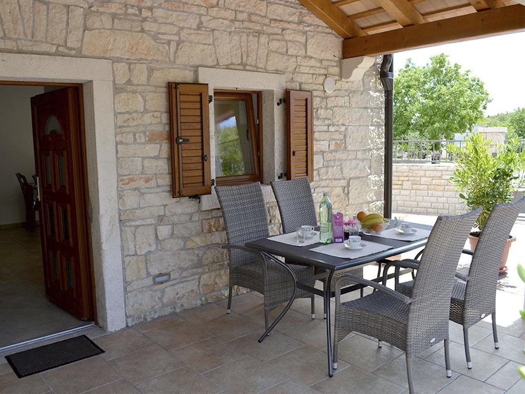 Holiday Home Mate Tinjan Номер фото